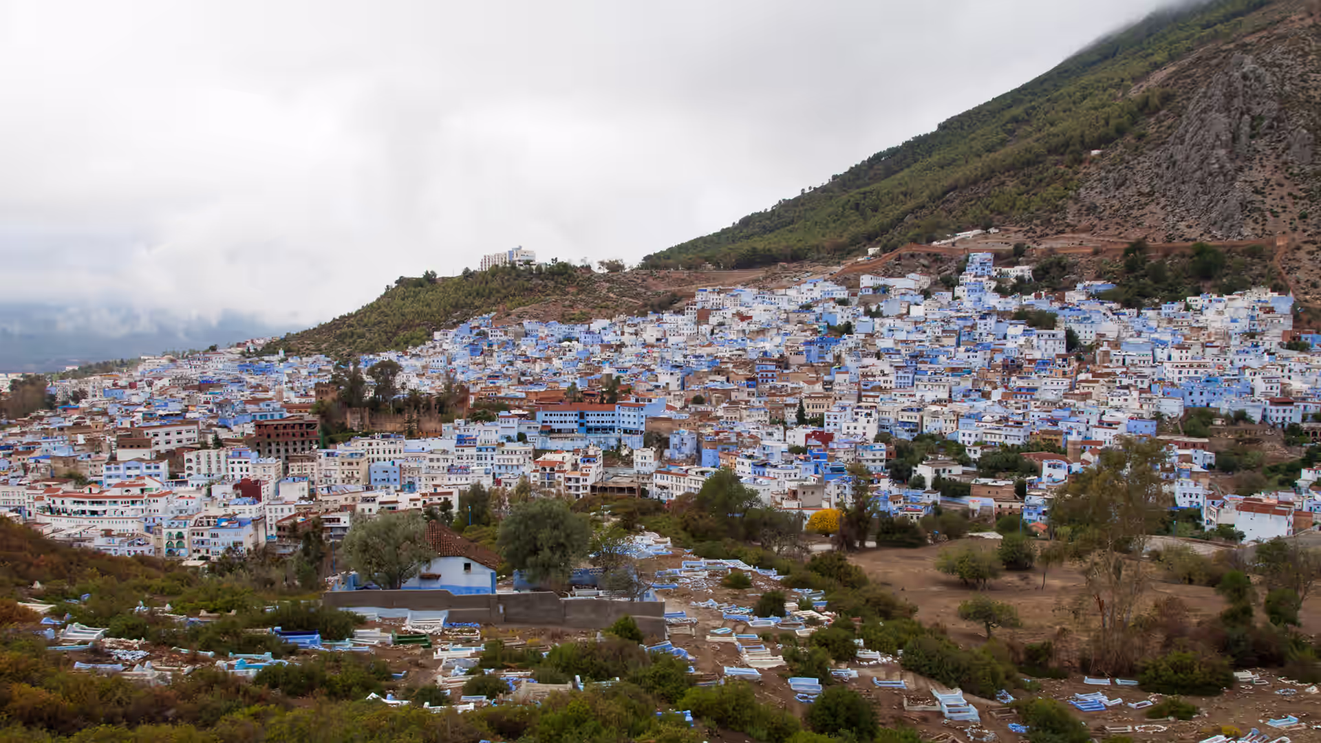 Vista de Chefchaouen desde el mirador con sus casas azules