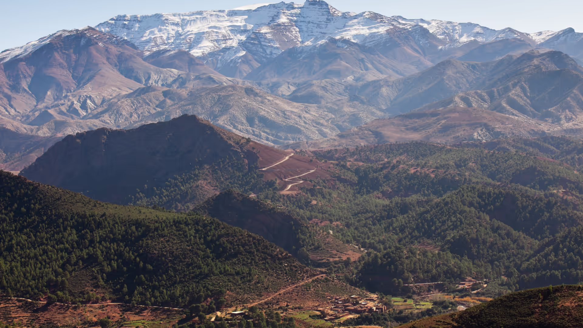 Cordillera del Alto Atlas con cumbres nevadas, Marruecos