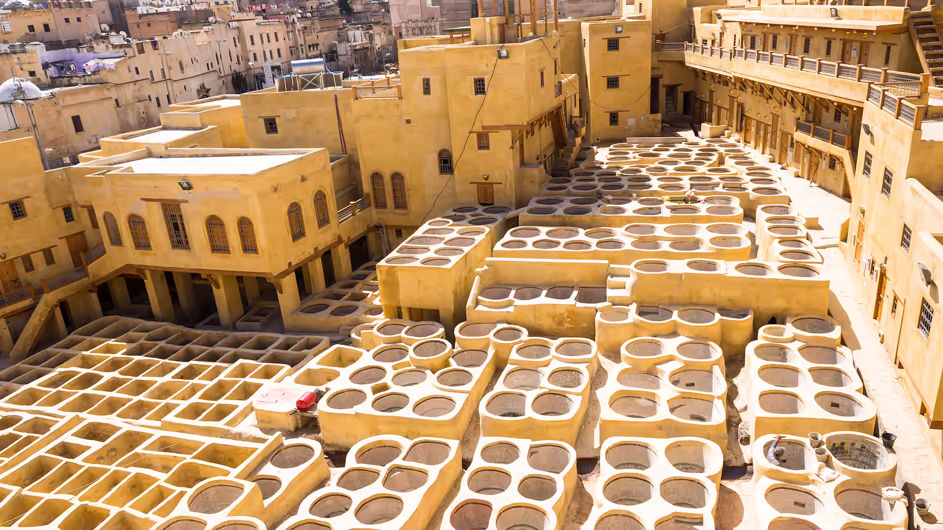 Curtidurías de Chouara con sus pozos de tinte en la medina de Fez