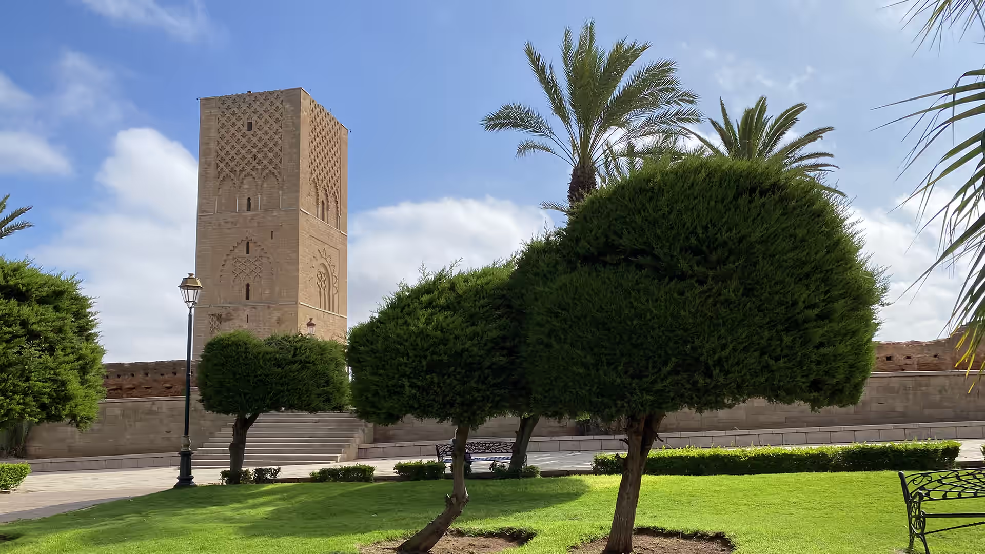 Torre Hassan y su explanada de columnas en Rabat